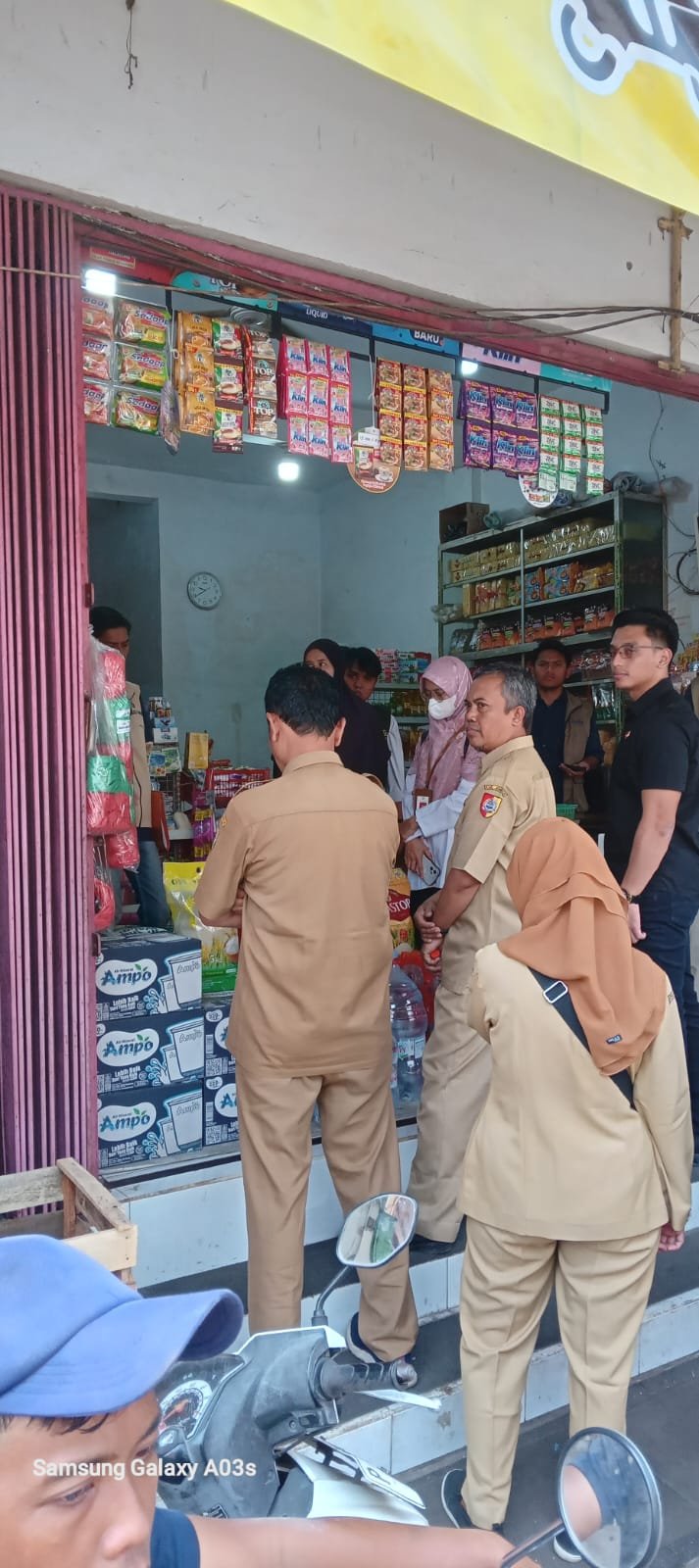 Tim Satgas Saber Pangan gabungan saat sidak pasar tradisional, Senin (28/9/2026). (Foto: Teamwork)